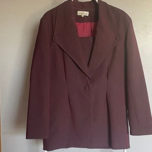 Women’s vintage le chateau skirt suit set